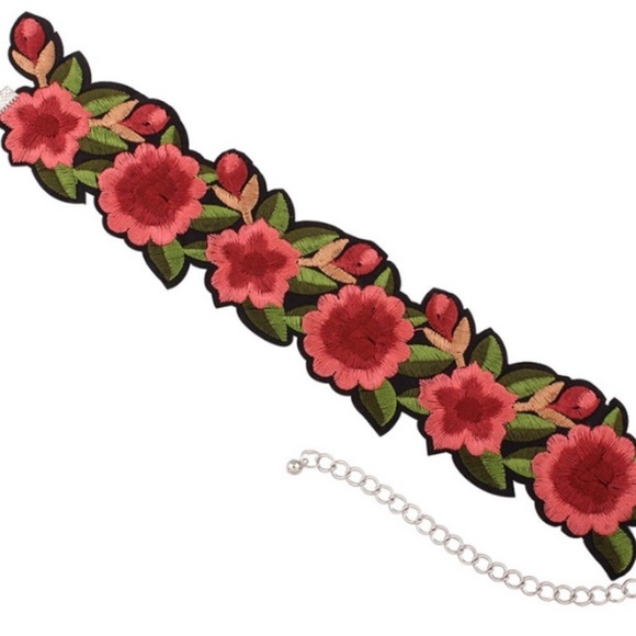Flower boho embroidered choker necklace - Picture 5 of 5
